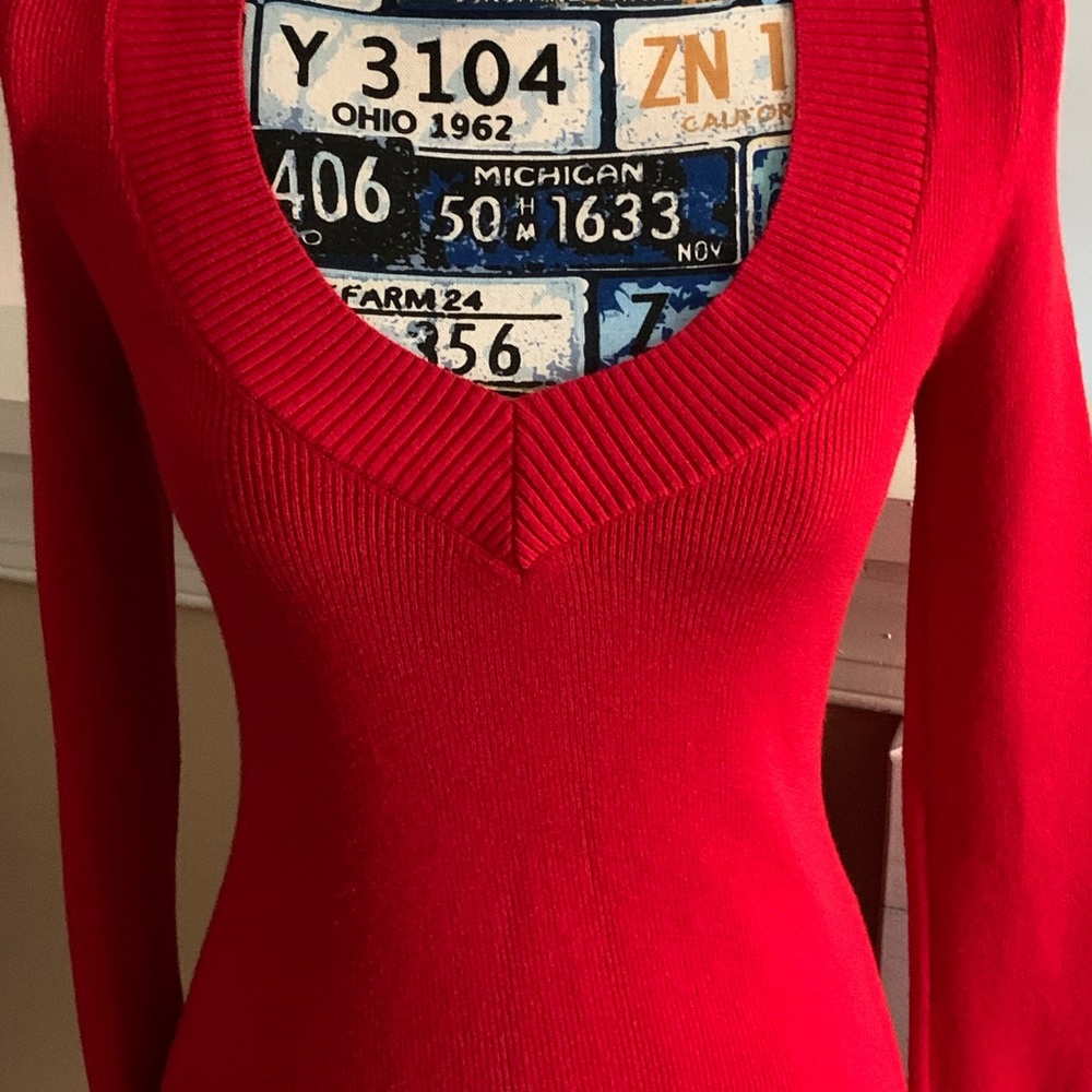 Express Sweater - Picture 2 of 4